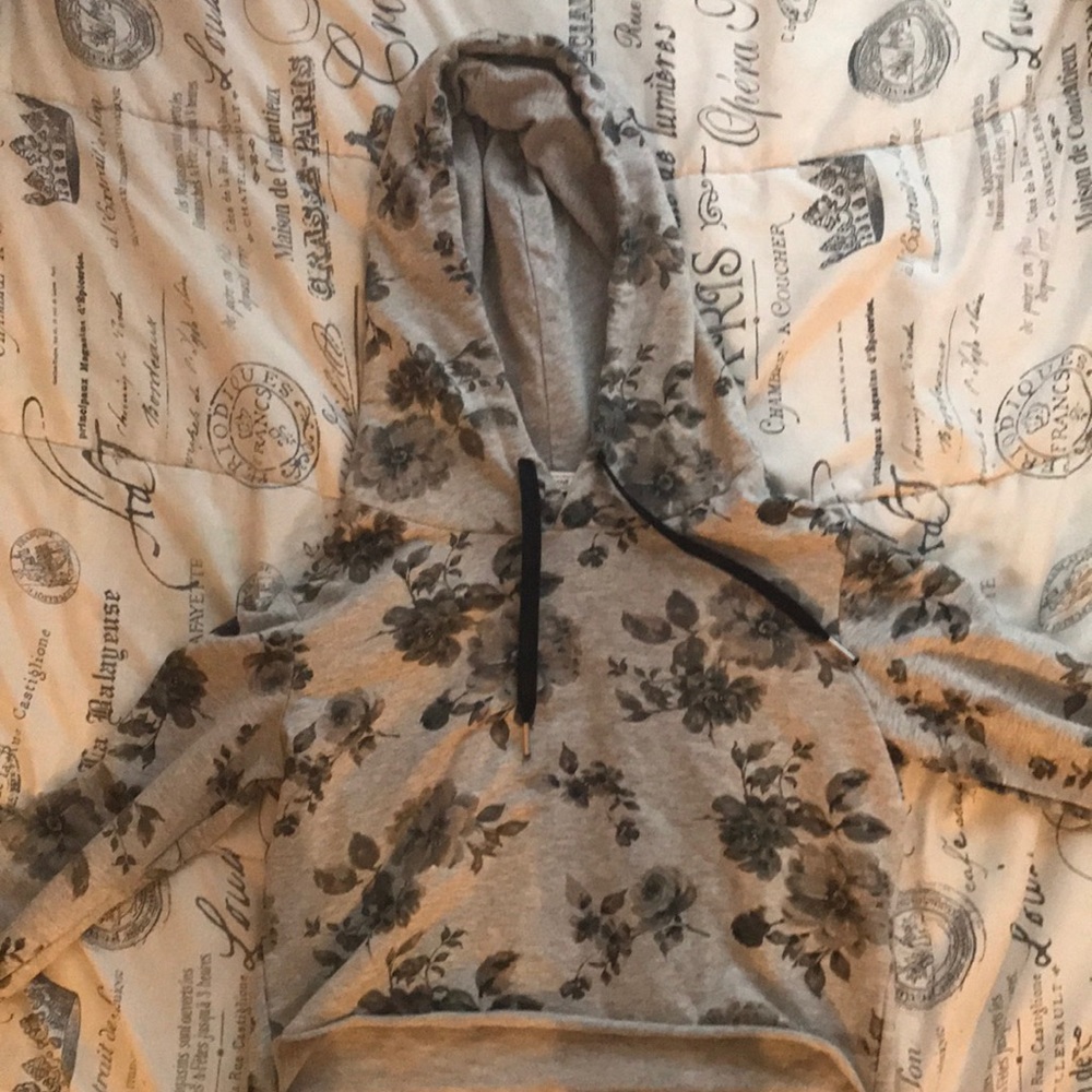 Grey cropped sweatshirt, rose cropped sweatshirt